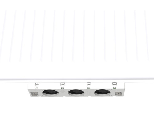 Drei Ventilatoren an einer Decke befestigt