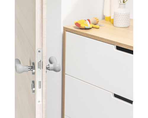 Tür mit Türgriffschutz im Kinderzimmer