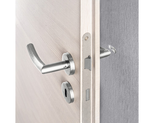 Nahaufnahme einer Innentür mit Drückergarnitur und Schloss