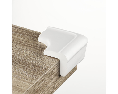 Eckenschutz aus Schaumstoff an einer Tischkante