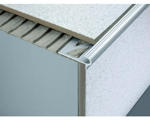 Fliesenecke mit Fliesenschiene und Fliesenkleber