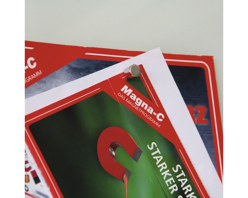 Magnete halten Produktinformationen an Ort und Stelle