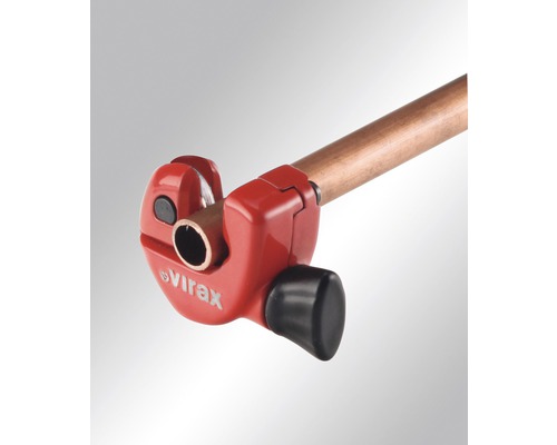 Rohrabschneider mit Kupferrohr