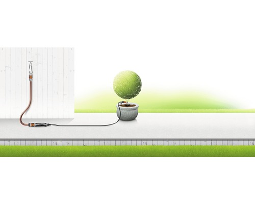 Automatische Bewässerungssystem Installation mit Wasserhahn und Pflanze im Topf