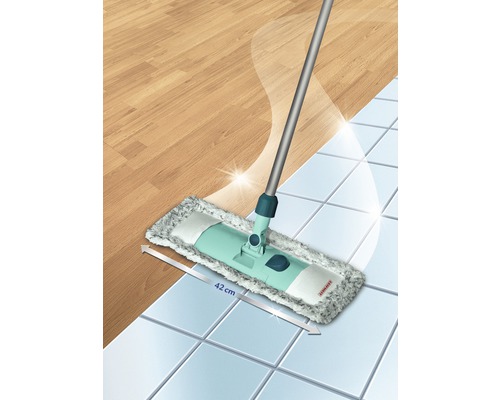 Flachwischer mit Teleskopstiel und einer Breite von 42 cm reinigt Fliesen und Holzböden