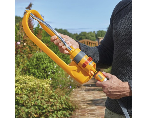 Gartensprenger mit Schlauchanschluss in Verwendung
