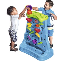 Wasserspieltisch für Kinder mit zwei spielenden Kindern