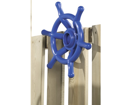 Blaues Steuerrad aus Kunststoff für den Spielplatz an einem Holzzaun