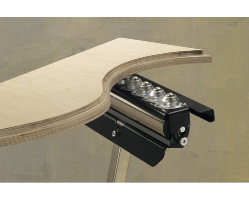 Werkstück auf Kugeltisch zur Holzbearbeitung