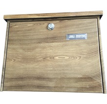 Briefkasten mit Holzoptik und Schloss