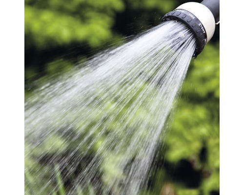 Gartenschlauch Sprühkopf mit Wasserstrahl