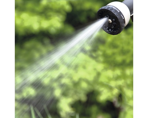 Gartenschlauch Sprühkopf mit Wasserstrahl