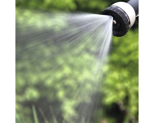 Gartenschlauch Sprühkopf im Einsatz