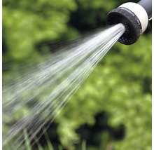 Gartenschlauch Sprühkopf im Einsatz