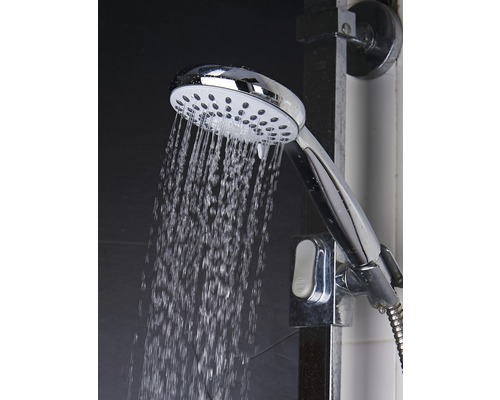 Handbrause mit fließendem Wasser