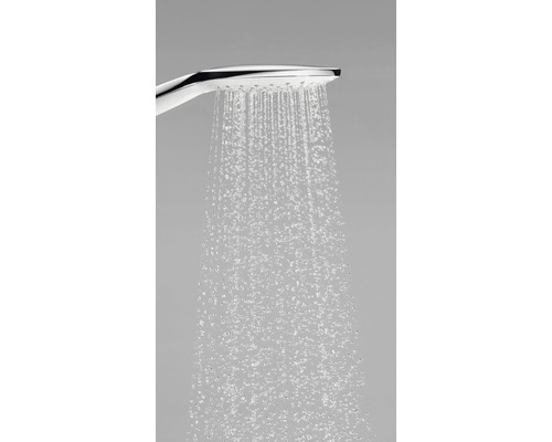 Handbrause mit fließendem Wasser