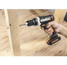 Worx Akku-Bohrschrauber im Einsatz mit Holz