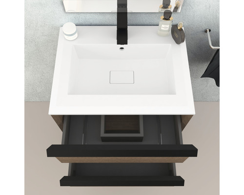 Waschtischunterschrank mit offenem Schubladenauszug und weißem Waschbecken