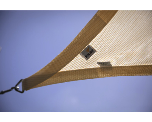 Detailaufnahme eines Sonnensegels mit Nesling Logo