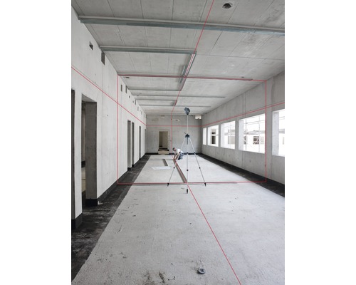 Innenraum im Rohbau mit Laser für Bauarbeiten