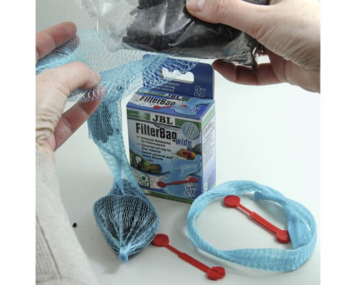 JBL Filterbeutel Wide mit Filtermaterial wird befüllt