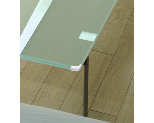 Detailansicht einer Tischplatte mit Eckenschutz