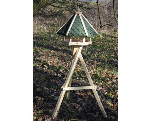 Vogelhaus mit Ständer im Garten