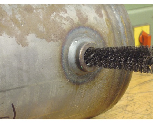 Rohrbürste zum Reinigen eines Metallrohrs