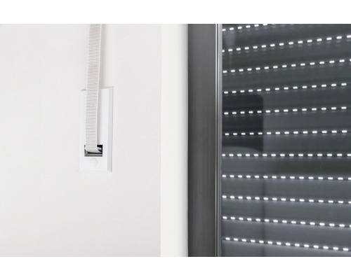 Rollladen mit Gurtwickler an der Wand