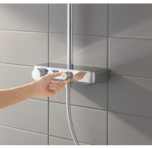 Aufputz Duscharmatur mit Handbedienung im Badezimmer.