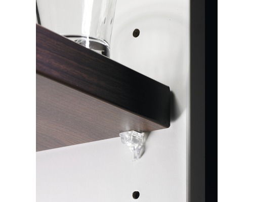 Detailaufnahme eines Regals mit Träger