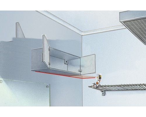 Kücheninstallation mit Lasernivelliergerät und Hängeschrank