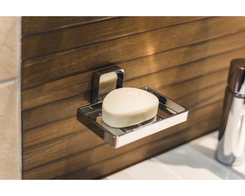 Seifenablage mit Seife im Badezimmer