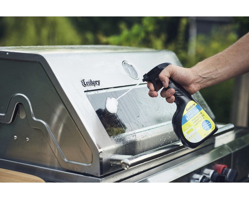 Reinigung eines Grills mit Enders Grillreiniger Spray