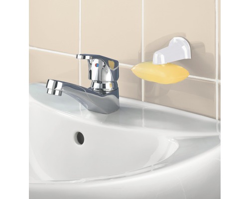 Waschbecken mit Armatur und Seifenhalter