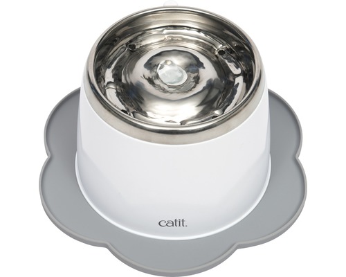 Katzenbrunnen mit Edelstahloberfläche auf einer Unterlage