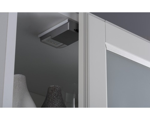 Innenansicht eines Schranks mit LED-Leuchte