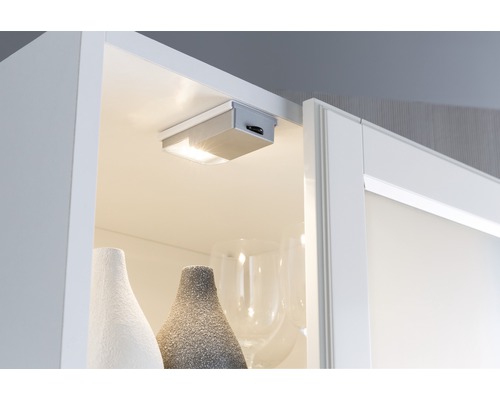 Innenraumansicht eines Schranks mit Beleuchtung