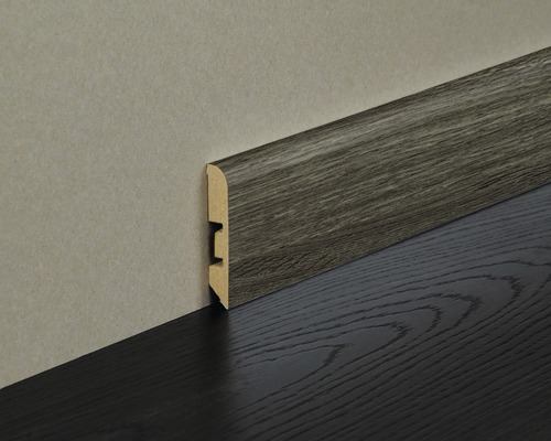 Sockelleiste aus Holz mit Holzstruktur