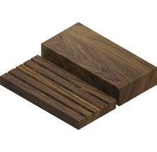 Seifenablage und Seifenstück aus Holz