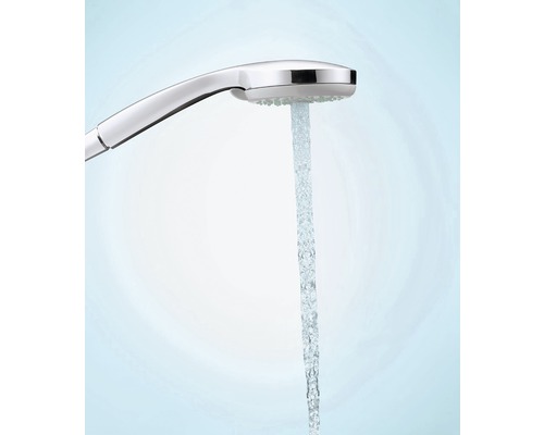 Handbrause mit fließendem Wasser