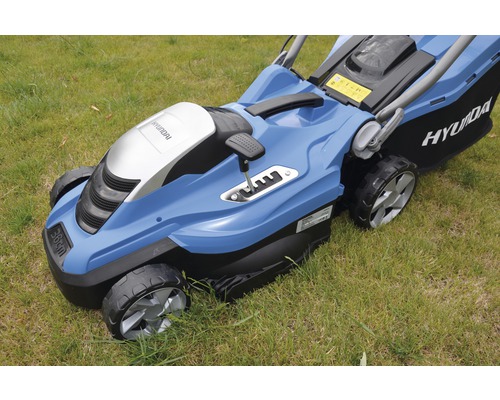 Hyundai Rasenmäher auf Gras