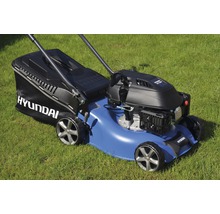 Hyundai Rasenmäher auf Gras