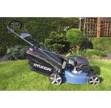 Hyundai Rasenmäher auf Rasen
