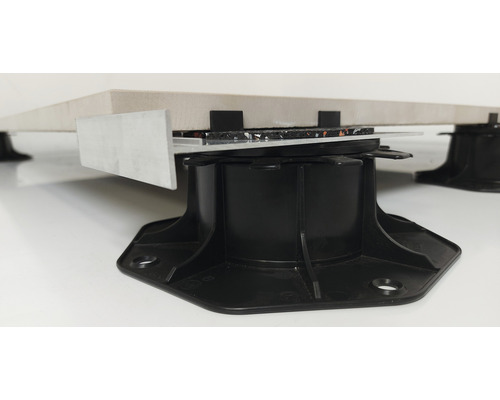 Terrassendiele auf Stelzlager mit Aluminiumprofil