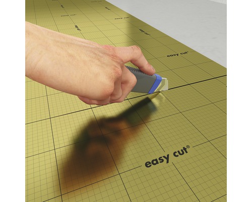 Zuschneiden von Dämmplatten mit einem Cuttermesser