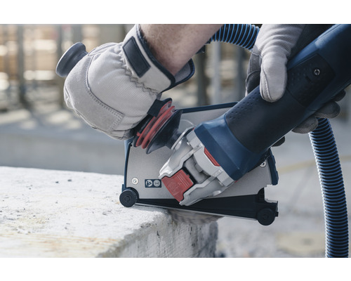 Wandfräse im Einsatz auf Beton