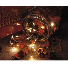 Dekorative Lichterkette mit Glasgefäß und weihnachtlichem Hintergrund