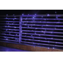 Lichterkette mit LED Leuchten an einem Geländer