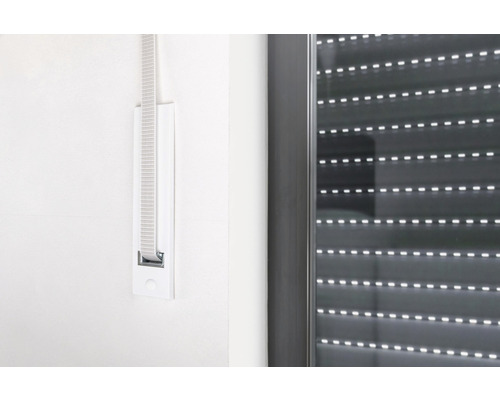 Rollladen mit Gurtwickler an der Wand